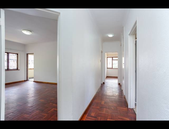 2 BEDROOM APARTMENT FOR SALE IN RONDEBOSCH